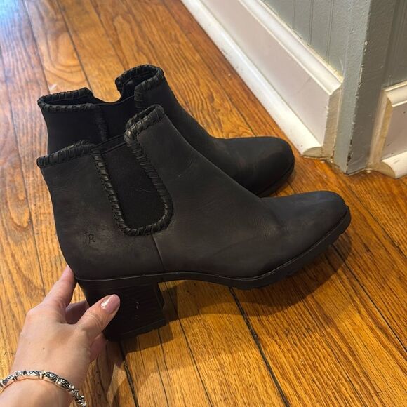 Jack Rogers Boots Womens 8.5 M Chelsea Heels Ankle Booties Black Leather Pull On - Picture 1 of 6